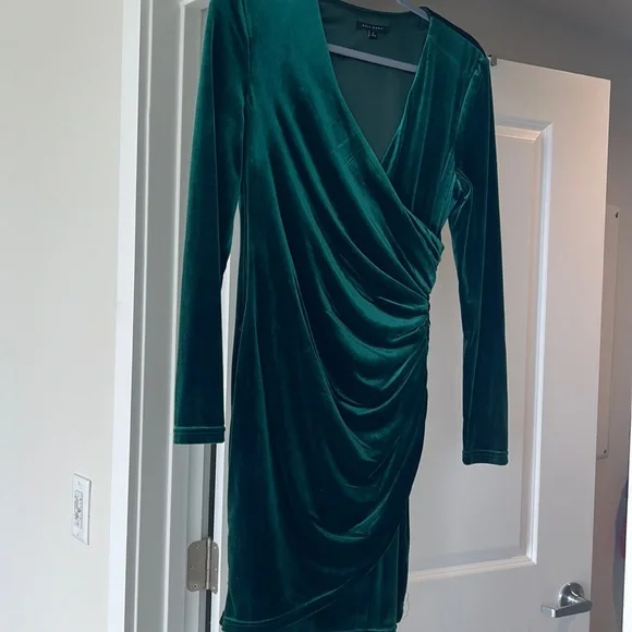 slim fit dress slacks Carmella Green Velvet Midi Dress main image 0
